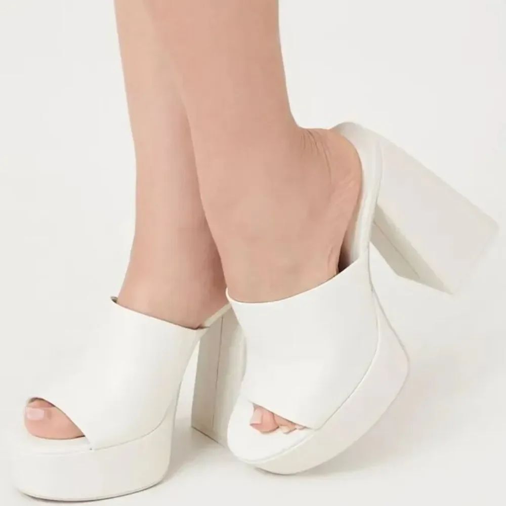 BRAND NEW FOREVER BLOCK HEEL PLAFORM MULE FAUX SNAKESKIN SANDALS